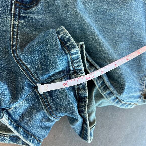 Vintage Y2K Mudd Low Rise Medium Wash Denim Blue Jean Short Women's Size 11/28 - Picture 6 of 6